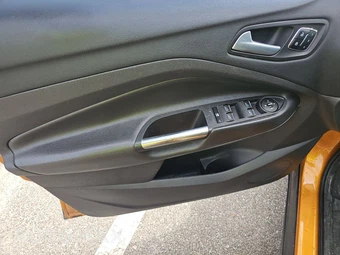 2016 Ford Escape Titanium - miniatura 9