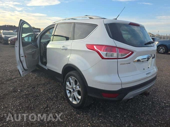2016 Ford Escape Titanium – miniatura 2