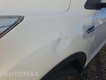 2016 Ford Escape Titanium – miniatura 21