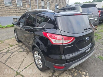 2016 Ford Escape Titanium – miniatura 2
