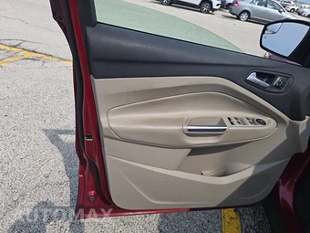 2016 Ford Escape Titanium - miniatura 9