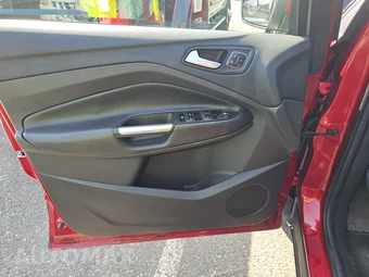 2016 Ford Escape Titanium – miniatura 9
