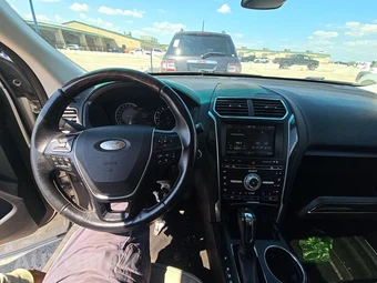 2016 Ford Explorer Platinum - miniatura 11