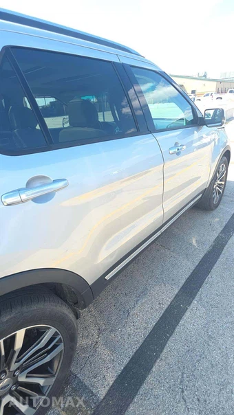 2016 Ford Explorer Platinum - miniatura 32