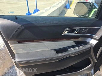 2016 Ford Explorer Platinum - miniatura 9