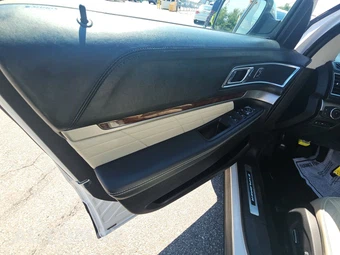 2016 Ford Explorer Platinum – miniatura 9