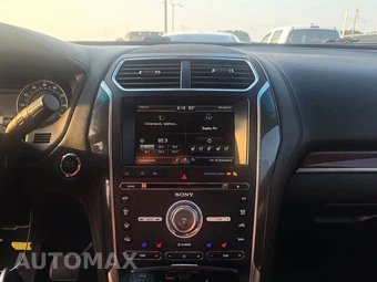 2016 Ford Explorer Platinum - miniatura 11