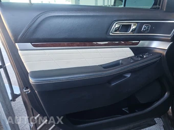 2016 Ford Explorer Platinum - miniatura 9
