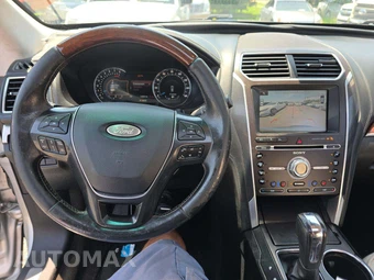 2016 Ford Explorer Platinum – miniatura 10
