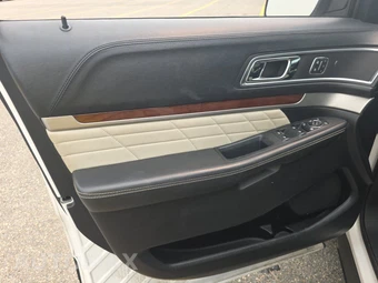 2016 Ford Explorer Platinum - miniatura 9