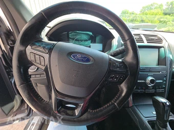 2016 Ford Explorer Sport - miniatura 10