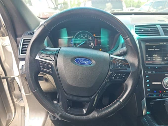 2016 Ford Explorer Sport – miniatura 10