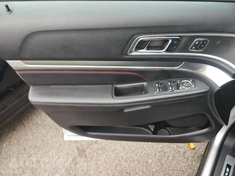 2016 Ford Explorer Sport – miniatura 9
