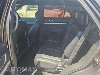 2016 Ford Explorer XLT – miniatura 13