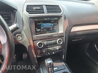 2016 Ford Explorer XLT - miniatura 11