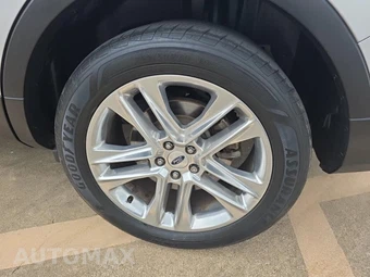 2016 Ford Explorer XLT – miniatura 11