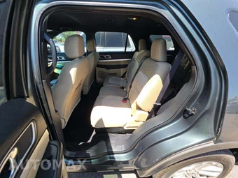 2016 Ford Explorer XLT - miniatura 13