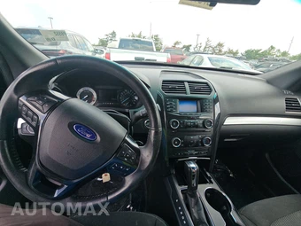 2016 Ford Explorer XLT - miniatura 11