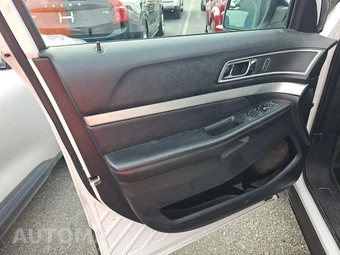 2016 Ford Explorer XLT – miniatura 9