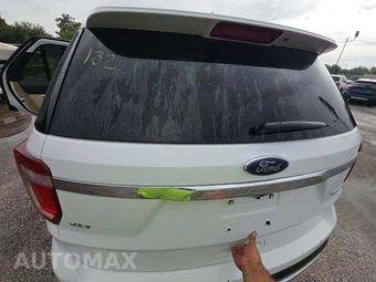 2016 Ford Explorer XLT - miniatura 12