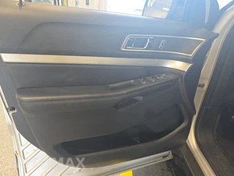 2016 Ford Explorer XLT – miniatura 9