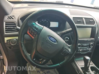 2016 Ford Explorer XLT - miniatura 10