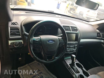 2016 Ford Explorer XLT - miniatura 11