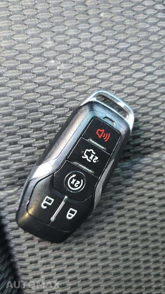 2016 Ford Explorer XLT - miniatura 18