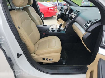 2016 Ford Explorer XLT - miniatura 16