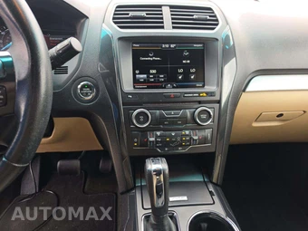 2016 Ford Explorer XLT - miniatura 7