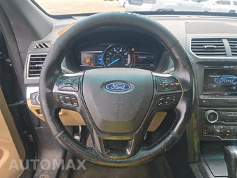 2016 Ford Explorer XLT - miniatura 10
