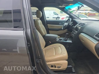 2016 Ford Explorer XLT - miniatura 8