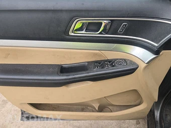 2016 Ford Explorer XLT - miniatura 9