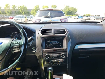 2016 Ford Explorer XLT - miniatura 11