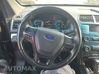 2016 Ford Explorer XLT - miniatura 10