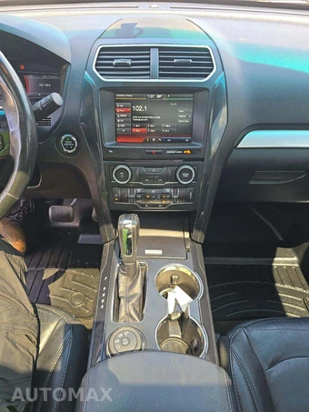 2016 Ford Explorer XLT - miniatura 10