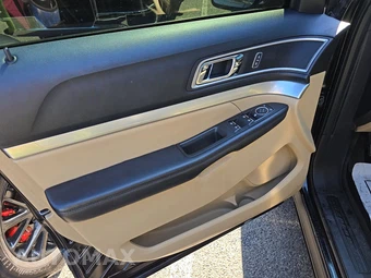 2016 Ford Explorer XLT – miniatura 9
