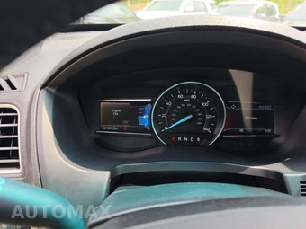 2016 Ford Explorer XLT - miniatura 9