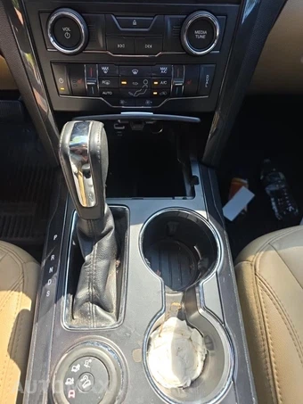 2016 Ford Explorer XLT – miniatura 29