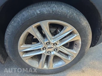 2016 Ford Explorer XLT – miniatura 9
