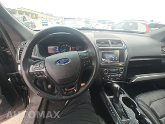 2016 Ford Explorer XLT - miniatura 11