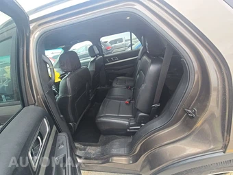 2016 Ford Explorer XLT - miniatura 13