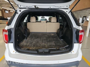 2016 Ford Explorer XLT – miniatura 16