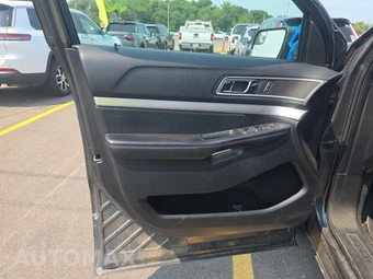 2016 Ford Explorer XLT – miniatura 9