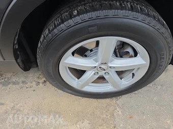 2016 Ford Explorer XLT – miniatura 9