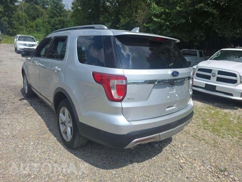2016 Ford Explorer XLT - miniatura 2