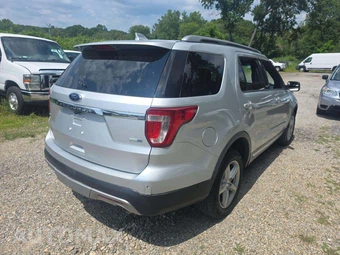 2016 Ford Explorer XLT - miniatura 3