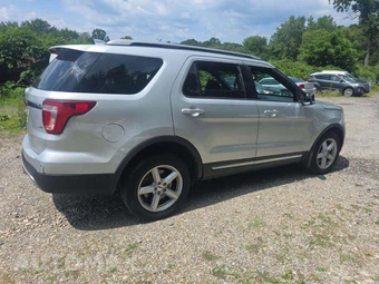 2016 Ford Explorer XLT - miniatura 4