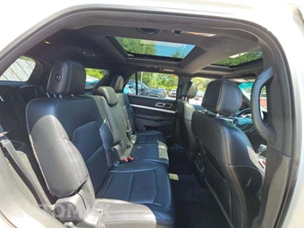 2016 Ford Explorer XLT - miniatura 17