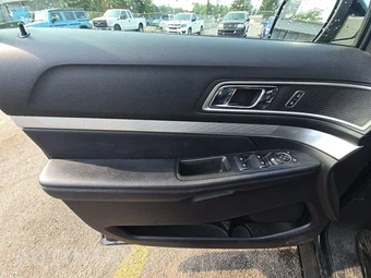 2016 Ford Explorer XLT – miniatura 9